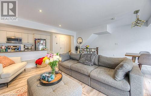 1000 Asleton Boulevard Unit# 73, Milton, ON - Indoor Photo Showing Living Room