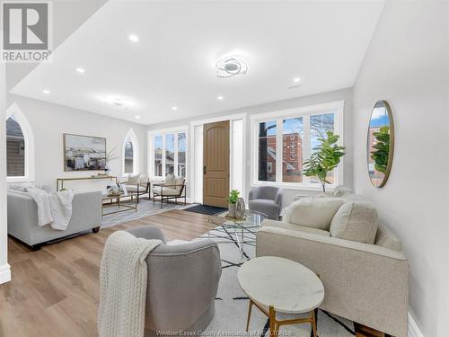 485 Church Street, Windsor, ON - Indoor Photo Showing Living Room