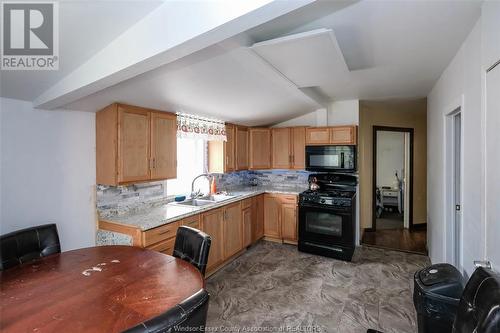 256 Parent, Windsor, ON - Indoor Photo Showing Kitchen With Double Sink