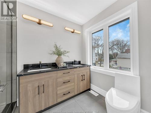 485 Church Street, Windsor, ON - Indoor Photo Showing Bathroom