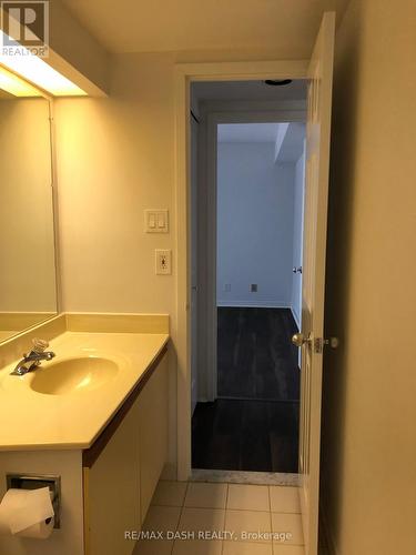 1212 - 77 Harbour Square, Toronto (Waterfront Communities), ON - Indoor Photo Showing Bathroom