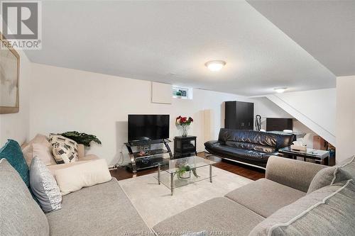 643 Grand Marais East, Windsor, ON - Indoor Photo Showing Living Room