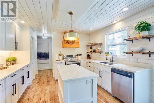 18 Kirton Court, Riverview, NB - Indoor Photo Showing Kitchen With Double Sink With Upgraded Kitchen