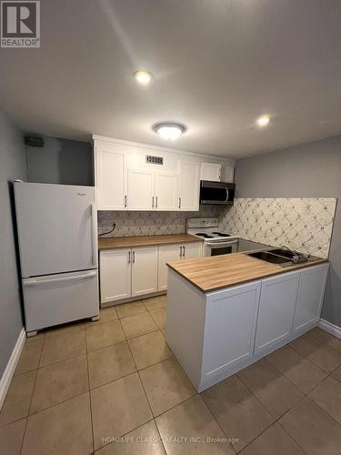 Bsmt1 - 159 Yorkview Drive, Toronto, ON - Indoor Photo Showing Kitchen