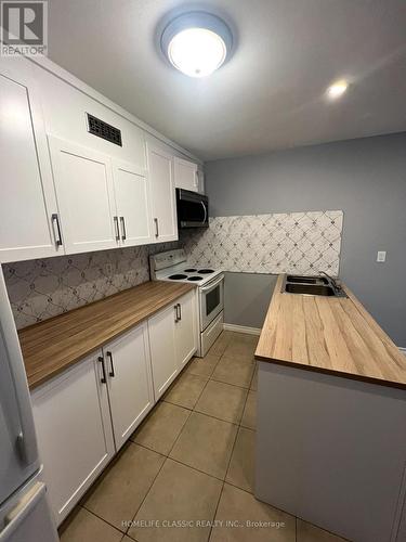 Bsmt1 - 159 Yorkview Drive, Toronto, ON - Indoor Photo Showing Kitchen