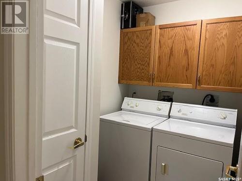 101 102 1St Avenue, Caronport, SK - Indoor Photo Showing Laundry Room