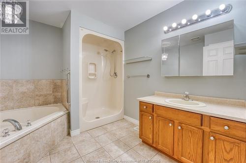 11816 Boulder, Windsor, ON - Indoor Photo Showing Bathroom