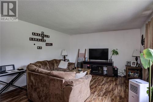 108-114 Bridge Street, Chelmsford, ON - Indoor Photo Showing Living Room