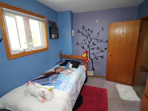 92 Secord Street, Thunder Bay, ON - Indoor Photo Showing Bedroom