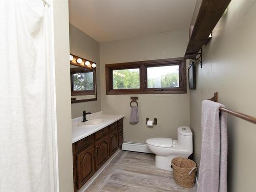 1194 Mountain Road, Thunder Bay, ON - Indoor Photo Showing Bathroom