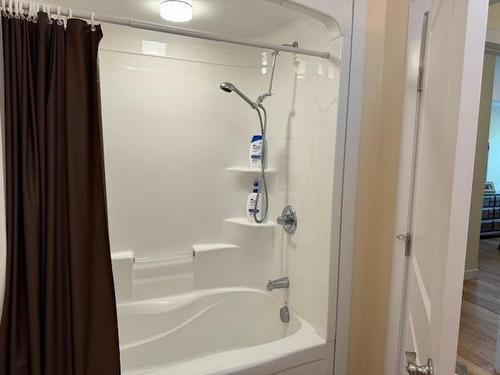 109 300 Vista Lane, Thunder Bay, ON - Indoor Photo Showing Bathroom