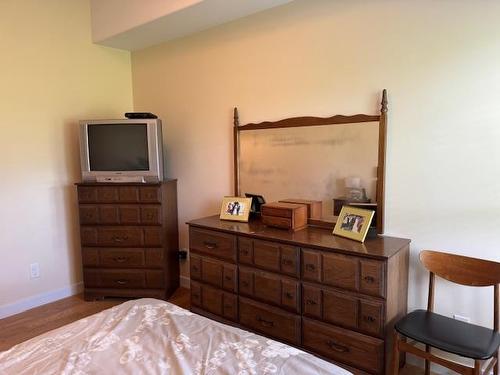 109 300 Vista Lane, Thunder Bay, ON - Indoor Photo Showing Bedroom