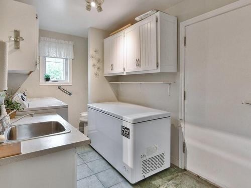 Salle de lavage - 32 Rue Roy, Saint-Roch-De-L'Achigan, QC - Indoor Photo Showing Laundry Room