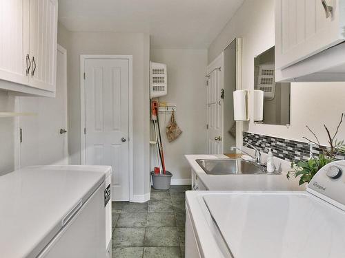 Salle de lavage - 32 Rue Roy, Saint-Roch-De-L'Achigan, QC - Indoor Photo Showing Laundry Room