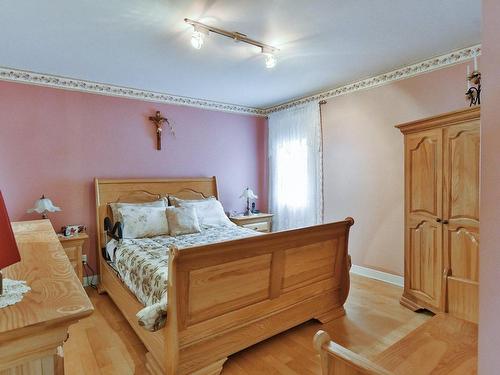 Chambre Ã  coucher principale - 32 Rue Roy, Saint-Roch-De-L'Achigan, QC - Indoor Photo Showing Bedroom