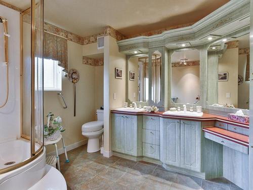 Salle de bains attenante Ã  la CCP - 32 Rue Roy, Saint-Roch-De-L'Achigan, QC - Indoor Photo Showing Bathroom
