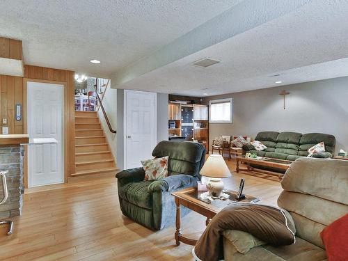 Family room - 32 Rue Roy, Saint-Roch-De-L'Achigan, QC - Indoor Photo Showing Living Room With Fireplace