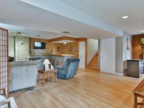 Salle familiale - 32 Rue Roy, Saint-Roch-De-L'Achigan, QC - Indoor Photo Showing Living Room