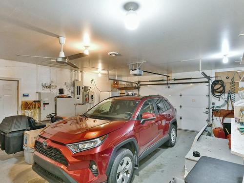 Garage - 32 Rue Roy, Saint-Roch-De-L'Achigan, QC - Indoor Photo Showing Garage