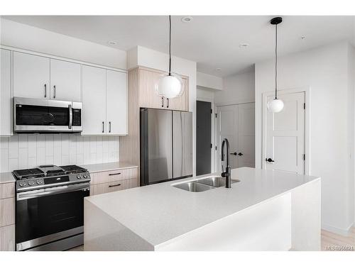 508-947 Whirlaway Cres, Langford, BC - Indoor Photo Showing Kitchen With Stainless Steel Kitchen With Double Sink With Upgraded Kitchen