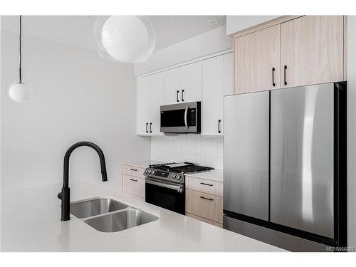 508-947 Whirlaway Cres, Langford, BC - Indoor Photo Showing Kitchen With Stainless Steel Kitchen With Double Sink With Upgraded Kitchen