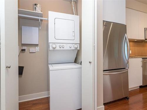 308-1375 Bear Mountain Pkwy, Langford, BC - Indoor Photo Showing Laundry Room