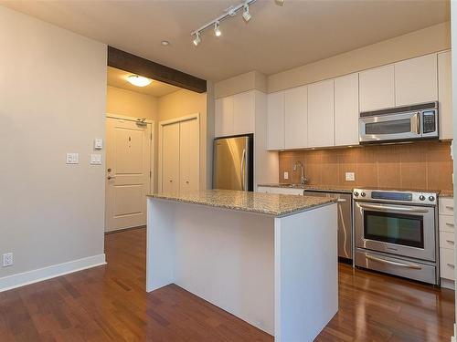 308-1375 Bear Mountain Pkwy, Langford, BC - Indoor Photo Showing Kitchen With Upgraded Kitchen