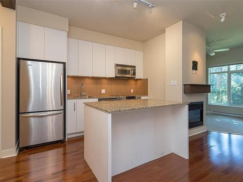 308-1375 Bear Mountain Pkwy, Langford, BC - Indoor Photo Showing Kitchen With Upgraded Kitchen