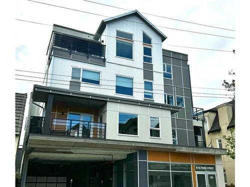 203-9716 Third St, Sidney, BC 