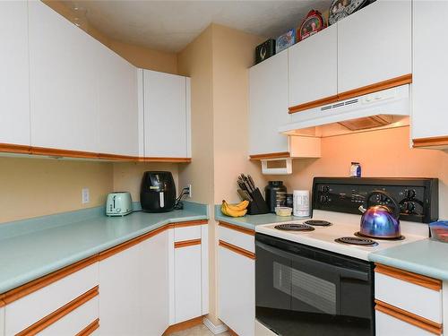 B-4665 Valecourt Cres, Courtenay, BC - Indoor Photo Showing Kitchen