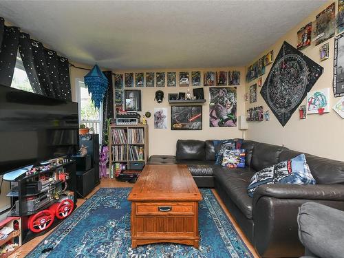 B-4665 Valecourt Cres, Courtenay, BC - Indoor Photo Showing Living Room