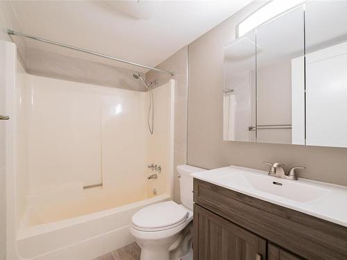 205-3108 Barons Rd, Nanaimo, BC - Indoor Photo Showing Bathroom