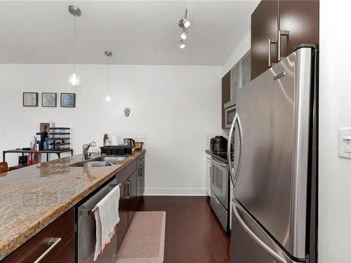 504-2745 Veterans Memorial Pkwy, Langford, BC - Indoor Photo Showing Kitchen With Double Sink With Upgraded Kitchen