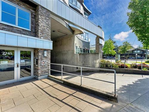 504-2745 Veterans Memorial Pkwy, Langford, BC - Outdoor