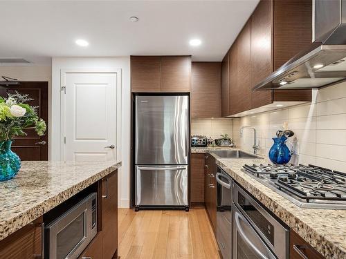 105-1400 Lynburne Pl, Langford, BC - Indoor Photo Showing Kitchen With Upgraded Kitchen