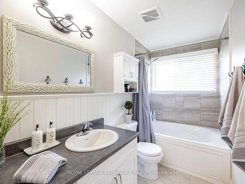 14 Maple Grove Rd, Kawartha Lakes, ON - Indoor Photo Showing Bathroom
