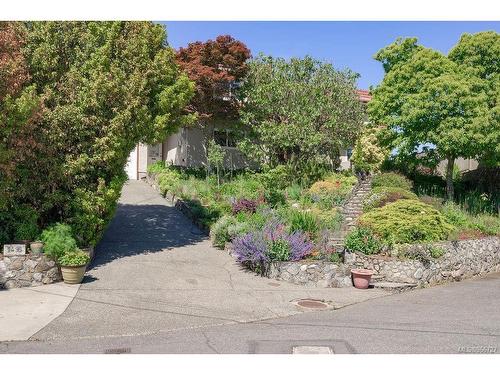 1436 Merritt Pl, Victoria, BC 