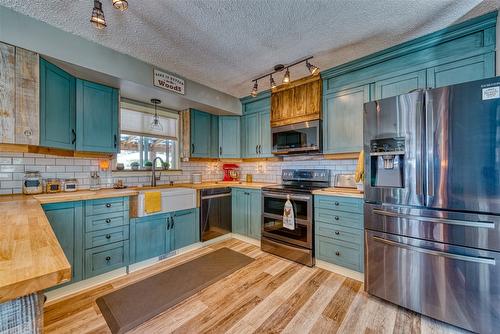 4446 Cedar Hill Road, Falkland, BC - Indoor Photo Showing Kitchen