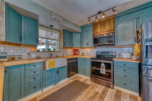 4446 Cedar Hill Road, Falkland, BC - Indoor Photo Showing Kitchen