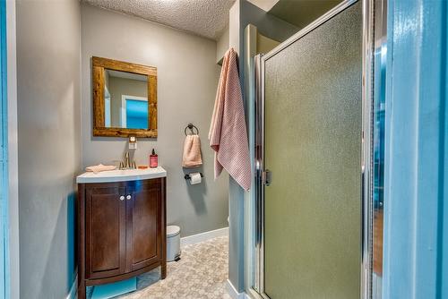 4446 Cedar Hill Road, Falkland, BC - Indoor Photo Showing Bathroom