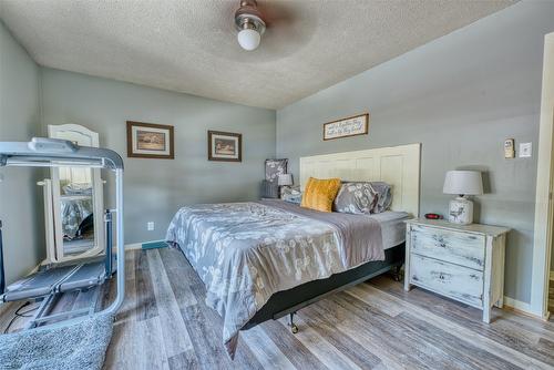 4446 Cedar Hill Road, Falkland, BC - Indoor Photo Showing Bedroom