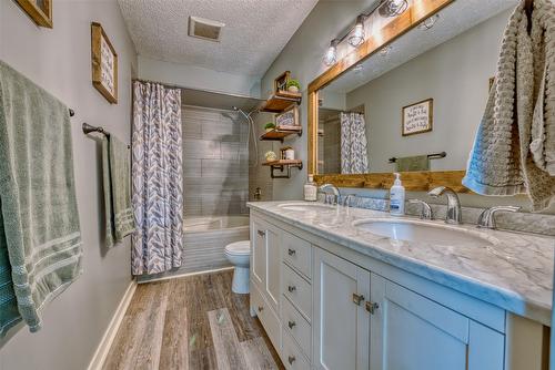 4446 Cedar Hill Road, Falkland, BC - Indoor Photo Showing Bedroom