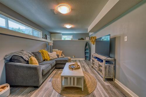 4446 Cedar Hill Road, Falkland, BC - Indoor Photo Showing Bedroom