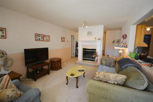 308-374 Winnipeg Street, Penticton, BC - Indoor Photo Showing Living Room With Fireplace