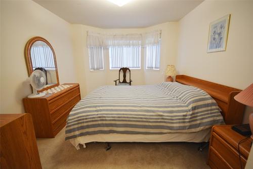 308-374 Winnipeg Street, Penticton, BC - Indoor Photo Showing Bedroom