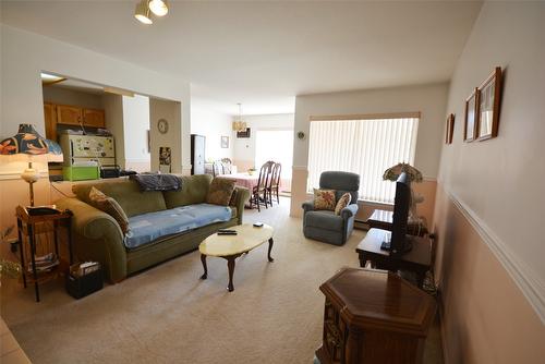 308-374 Winnipeg Street, Penticton, BC - Indoor Photo Showing Living Room