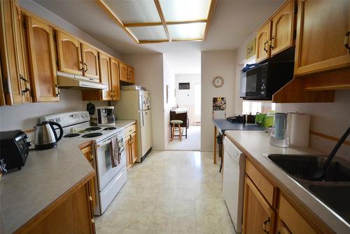 308-374 Winnipeg Street, Penticton, BC - Indoor Photo Showing Kitchen