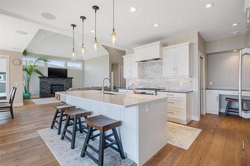 5590 Trestle Ridge Court, Kelowna, BC - Indoor Photo Showing Kitchen With Upgraded Kitchen