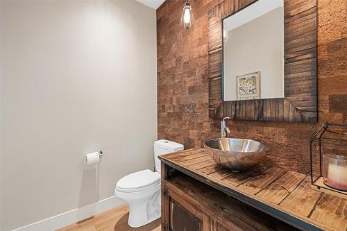 5590 Trestle Ridge Court, Kelowna, BC - Indoor Photo Showing Bathroom