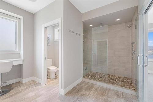 5590 Trestle Ridge Court, Kelowna, BC - Indoor Photo Showing Bathroom